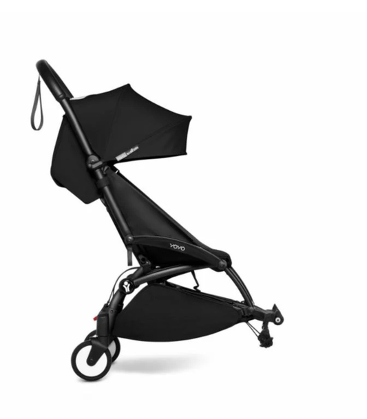 Mustat Babyzen Yoyo matkarattaat sisarosa sivukuva, vuokrattavana Helsinki-Vantaan lentoasemalla Vaununi.fi.
